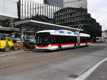 VBSG - Trolleybus Nr.178 unterwegs auf der Linie 4 vor dem Bahnhof bei den Bushaltestellen in St.Gallen am 09.03.2018