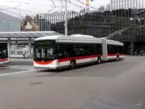 VBSG - Trolleybus Nr.179 unterwegs auf der Linie 5 vor dem Bahnhof bei den Bushaltestellen in St.Gallen am 09.03.2018