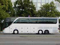 Setra 415 HDH aus Ungarn in Berlin am 11.06.2016