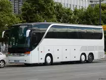 Setra 415 HDH aus Ungarn in Berlin am 11.06.2016