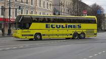 Ecolines-Bus Neoplan Cityliner der Linie Berlin-St. Petersburg in St. Petersburg, 12.11.2017 