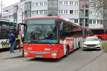 DB Hessenbus IVECO Crossway am 17.03.18 in Hofheim (Taunus) Busbahnhof auf der Linie 810