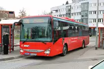 DB Rhein Nahe Bus IVECO Crossway am 17.03.18 in Hofheim (Taunus) Busbahnhof auf der Schnellbuslinie X27 