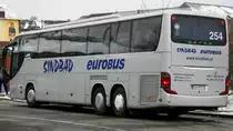 Huh? Eine MB-Radkappe an einem Setra? Hier zu sehen einen Setra S416GT-HD von 'Sindbad eurobus' mit der Wagennummer 254 am Krefelder Hauptbahnhof ( Süd ). | März 2018