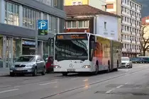 Mercedes Citaro Gelenksbus Nr. 882 der Innsbrucker Verkehrsbetriebe als Messebus zur Frühjahrsmesse in der Ing.-Etzel-Straße in Innsbruck. Aufgenommen 9.3.2018.