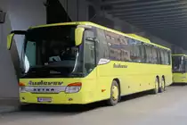 Setra S419UL in VVT-Farbgebung von Auderer Imst am Busbahnhof in Innsbruck. Aufgenommen 9.3.2018.