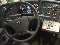 Fahrerarbeitsplatz eines fabrikneuen Scania Citywide (März2018)