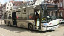 Hier ist der KA VK 711 der VBK auf der Buslinie 30 in die Waldstadt unterwegs. Gesichtet am 24.03.2018 am Karl-Wilhelm-Platz in der Oststadt der Stadt Karlsruhe.