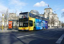 MAN Lion's City DD der BVG, Wagen 3542 auf der Linie 100 vor dem Reichstag in Berlin im Februar 2018.