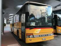 Setra 313 UL 'VS 63800' von Autotour Visp am 20.3.18 im Bhf Visp.