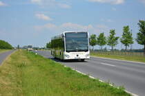 TF-VG 73 fährt am 04.06.2016 für die ILA auf der Shuttle-Linie  S . Aufgenommen wurde ein Mercedes Benz Citaro II Ü der VTF. 