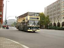 
lterer MAN-Doppeldeckerbus als Stadtrundfahrtbus in Berlin am Roten Rathaus, 12.10.2008
http://www.bus-bild.de/bilder/thumbs/tn_15949.jpg