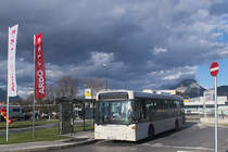 Scania Omnilink von Lüftner Reisen (KU-554VJ) an der Haltestelle Wörgl Interspar. Aufgenommen 5.4.2018. 