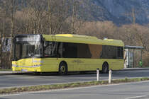 Solaris Urbino von Ledermair (SZ-135ZC) an der Haltestelle Schwaz EKZ Interspar. Aufgenommen 3.4.2018.