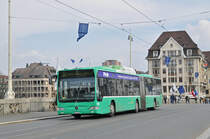 Mercedes Citaro 726, auf der Linie 34, überquert die Mittlere Rheinbrücke. Die Aufnahme stammt vom 27.03.2018.