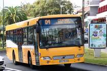 FUNCHAL (Madeira), 01.02.2018, Wagen 407 als Linie 04 nach Ausfahrt aus der Haltestelle CZ Lido