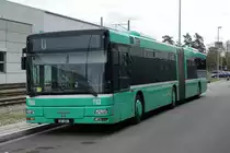 BVB: Basler Verkehrsbetriebe
Infolge Platzmangel warten einige MAN Gelenkbusse aus dem Jahre 2000 bei der SBB Zentralwerkstatt Basel unter freiem Himmel auf ihre Reserveeinsätze.
Die Aufnahme entstand am 13. August 2018.
Foto: Walter Ruetsch 