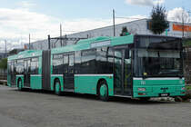 BVB: Basler Verkehrsbetriebe
Infolge Platzmangel warten einige MAN Gelenkbusse aus dem Jahre 2000 bei der SBB Zentralwerkstatt Basel unter freiem Himmel auf ihre Reserveeinsätze.
Die Aufnahme entstand am 13. August 2018.
Foto: Walter Ruetsch 