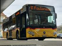 MB C2 K '10169'  BE 653 383  von PostAuto auf der Linie 65 nach Faulensee, am 14.4.18 beim Bhf Spiez.