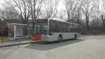 Hier ist der KA VK 725 der VBK auf der Buslinie 31 zum Waldstadt Zentrum unterwegs. Gesichtet am 27.03.2018 am Bahnhof Karlsruhe Durlach. 