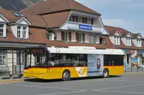 Solaris Bus der Post, auf der Linie 102, wartet an der Endstation beim Bahnhof Interlaken Ost. Die Aufnahme stammt vom 03.04.2018.