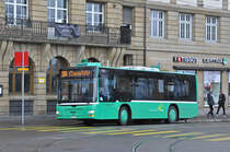 MAN Lions City der Margarethen Bus AG, auf der Linie 38, verlässt die Haltestelle Schifflände. Die Aufnahme stammt vom 01.04.2018.