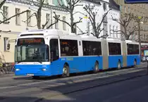 Hier staunt der gelenkbusgewohnte Sachse aus Dresden, es geht noch länger. Stadtbus Götborg Linie 16 nach Högshohöd. 14.04.2018 10:02 Uhr.