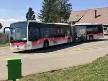 C2 Gelenkbus Nr. 8 der BGU wartet am 21.4.18 bei schönstem Wetter auf seine Rückfahrt nach Grenchen.