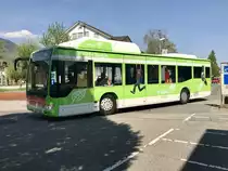 Citaro Facelift Nr. 25 mit Erdgas Vollwerbung am 21.4.18 kurz nach der Abfahrt beim Bhf Grenchen Süd.