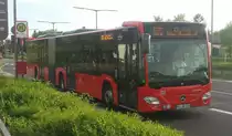 Hier ist der KA SB 184 der Südwestbus auf der Linie 125 nach Kirrlach über Bruchsal unterwegs. Gesichtet am 27.04.2018 am Fächerbad in Karlsruhe.