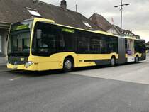 Der STI C2 Gelenkbus 169 am 26.4.18 nach der Ankunft beim Bhf Thun,
