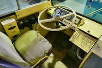 Der Fahrerplatz des O-Bus ЗиУ-682Б (ZiU-682B) im Museum für Elektrotransport in St. Petersburg, 22.10.2017