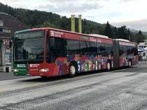 Citaro Facelift 137 mit erneuerten Werbung für Zentrum Oberland / Panorama Center am 26.4.18 bei der Ankunft in Thun.