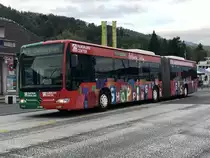Citaro Facelift 137 mit erneuerten Werbung für Zentrum Oberland / Panorama Center am 26.4.18 bei der Ankunft in Thun.