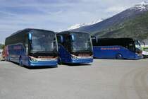 Die Setras 516 HD 9, 11 und 7 die von Zerzuben verkauft wurden am 28.4.18 hinter der Garage in Eyholz parkiert.