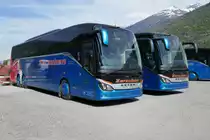 Die Setra 516 HD Nr. 9 und 11 von Zerzuben verkauft wurden am 28.4.18 hinter der Garage in Eyholz parkiert.