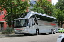 Neoplan Starliner von Engeloch aus der Schweiz am 08.08.2017 in Landau/Pfalz
