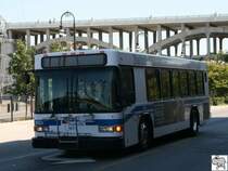 Gillig Low Floor 35ft der  Nashville MTA . Aufgenommen am 25. September 2008 in Nashville, Tennessee.