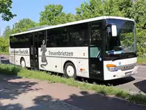 Setra S 415 UL business PM-G 2016 der Sabinchen Touristik für Shuttle Fahrten zur ILA 2018 steht am U Bahnhof Berlin Rudow am 29. April 2018 bereit. 
