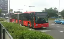 Hier ist der KA SB 582 der Südwestbus auf der Buslinie 125 nach Kirrlach über Bruchsal unterwegs. Gesichtet am 11.05.2018 am Fächerbad in Karlsruhe und Grüße vom Fahrer.