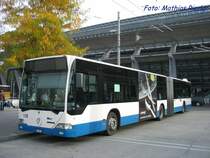 VBL Gelenktbus vor dem Bahnhof Luzern. Sehrwahrscheindlich hat das Fahrzeug gerade ne Pause. 12.10.08 Luzern