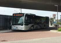 Hier ist der KA VK 738 der VBK auf der Buslinie 31 zum Durlacher Bahnhof unterwegs. Gesichtet am Bahnhof Hagsfeld in Karlsruhe am 11.05.2018.