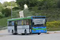 Mercedes O 407 als Shuttlebus beim Griechischen Tempel von Segesta bei Palermo. Die Aufnahme stammt vom 07.05.2018.
