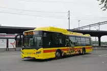 SCANIA Erdgasbus 28 der BLT, auf der Linie 60, wartet an der Endstation beim Bahnhof Muttenz. Die Aufnahme stammt vom 02.05.2018.