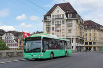 Mercedes Citaro 807, auf der Linie 34, überquert die Mittlere Rheinbrücke. Die Aufnahme stammt vom 01.05.2018.