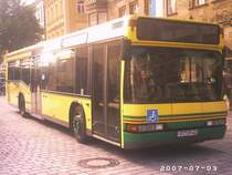 Hier seht ihr einen abgestellten NEOPLAN auf dem Marktplatz in meiner Heimatstadt Bayreuth