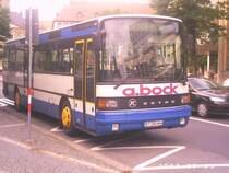 hier seht ihr einen Setra S 215 am Luitdpoldplatz in Bayreuth:Er wird als Stadt- und berlandbus eingesetzt