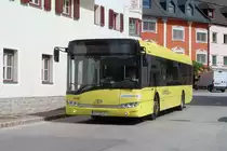Solaris Urbino von Ledermair SZ-135ZC als Linie 4115 (Ortsverkehr Brixlegg-Kramsach) in Anfahrt auf die Haltestelle Brixlegg Herrnhausplatz. Aufgenommen 11.5.2018.
