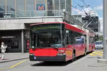 NAW Trolleybus 18, auf der Linie 20, fährt zur Haltestelle beim Bahnhof Bern. Die Aufnahme stammt vom 22.05.2018.