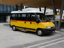Postauto - Fiat Ducato JU 60379 bei den Haltestellen vor dem Bahnhof in Delémont am 17.05.2018